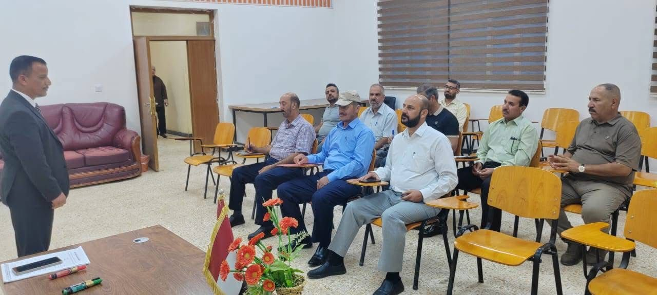 استنادا لتوجيهات الاستاذ المهندس سيف الدين علي أحمد العزاوي مدير عام شركة الفارس العامه. بضرورة تطوير كوادر الشركة ورفع مستوى أدائهم في مختلف المجالات و ضمن مجال اختصاصهم. وبتعاون شعبة التدريب مع قسم الإعلام والعلاقات العامة. نظمت شركة الفارس العامه دورة تطويرية لمنتسبي الشركة صباح اليوم الأحد 2025/10/19.تحت عنوان(قانون بيع وايجار أموال الدولة رقم 21 لسنة 2013 ألمعدل). ولمدة أربعة عشر يوما واعتبارا من يوم 2025/10/16.في مقر الشركة على قاعة التدريب للمحاضر مشاور قانوني (لؤي علي مديح) مسؤول شعبة التعهدات والكفالات في القسم القانوني. وتاتي هذه الدورة ضمن سلسلة الدورات العديدة التي تقيمها الشركة بهدف التطوير لمختلف كوادرنا الفنيه والهندسيه في مختلف معامل الشركة ورفع مستوى أدائهم في مختلف المجالات.