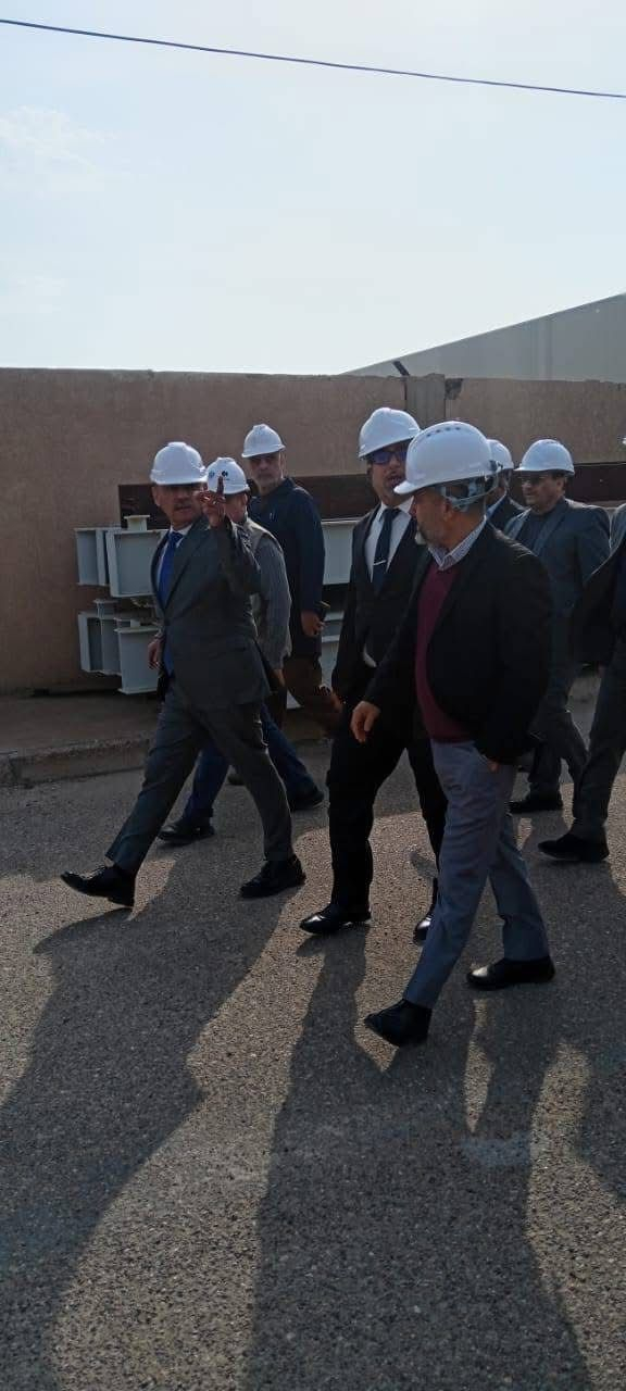 بالصور استقبال الاستاذ المهندس سيف الدين علي أحمد العزاوي مدير عام شركة الفارس لوفد هيئة تشغيل حقل الرميلة صباح هذا اليوم الثلاثاء 2025/12/23. للاطلاع على إمكانيات الشركة وفتح آفاق للتعاون المشترك بين الجانبين.